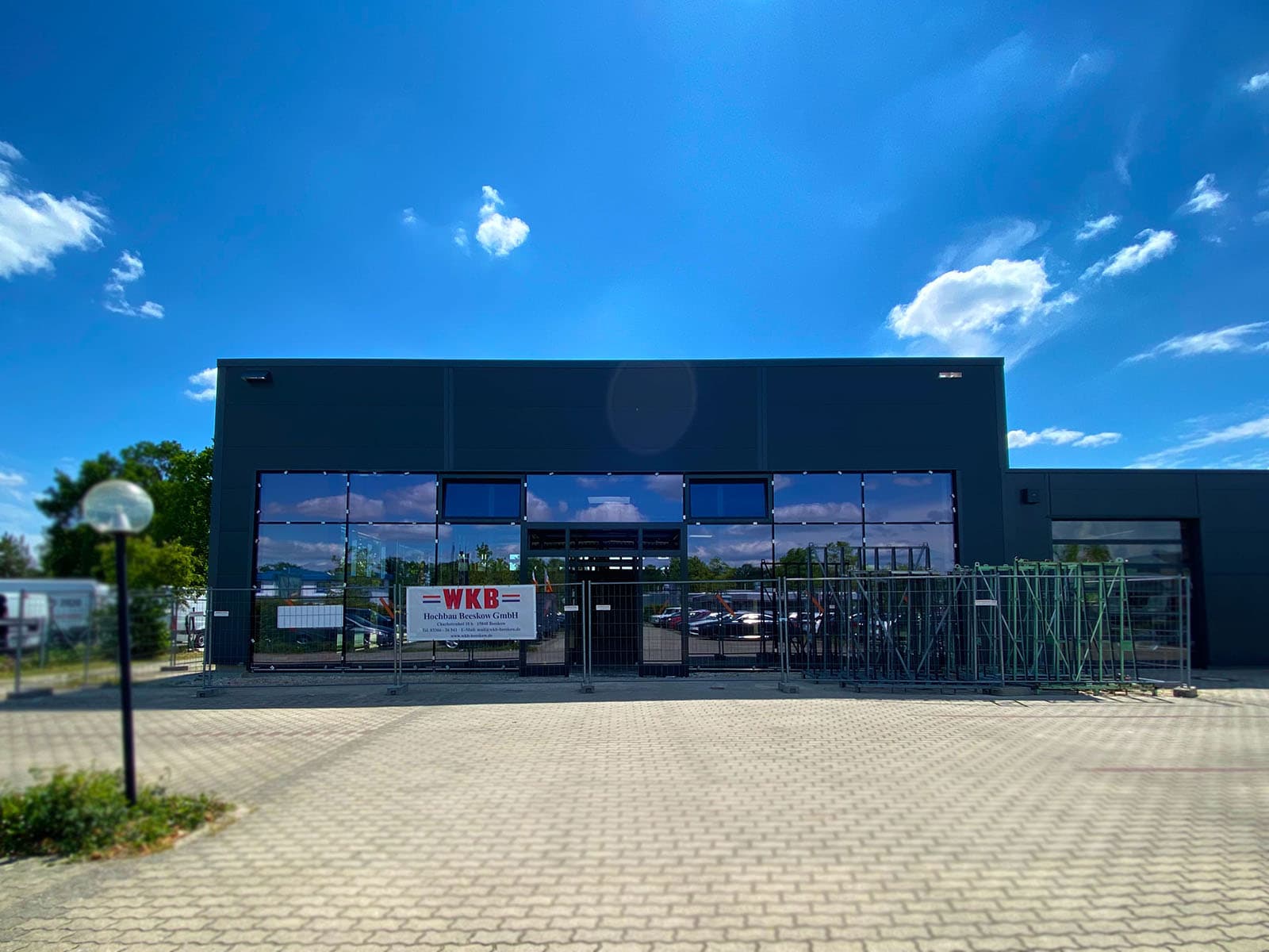 Atrium für Nutzfahrzeuge und neue Büros Mercedes-Autohaus Mettchen